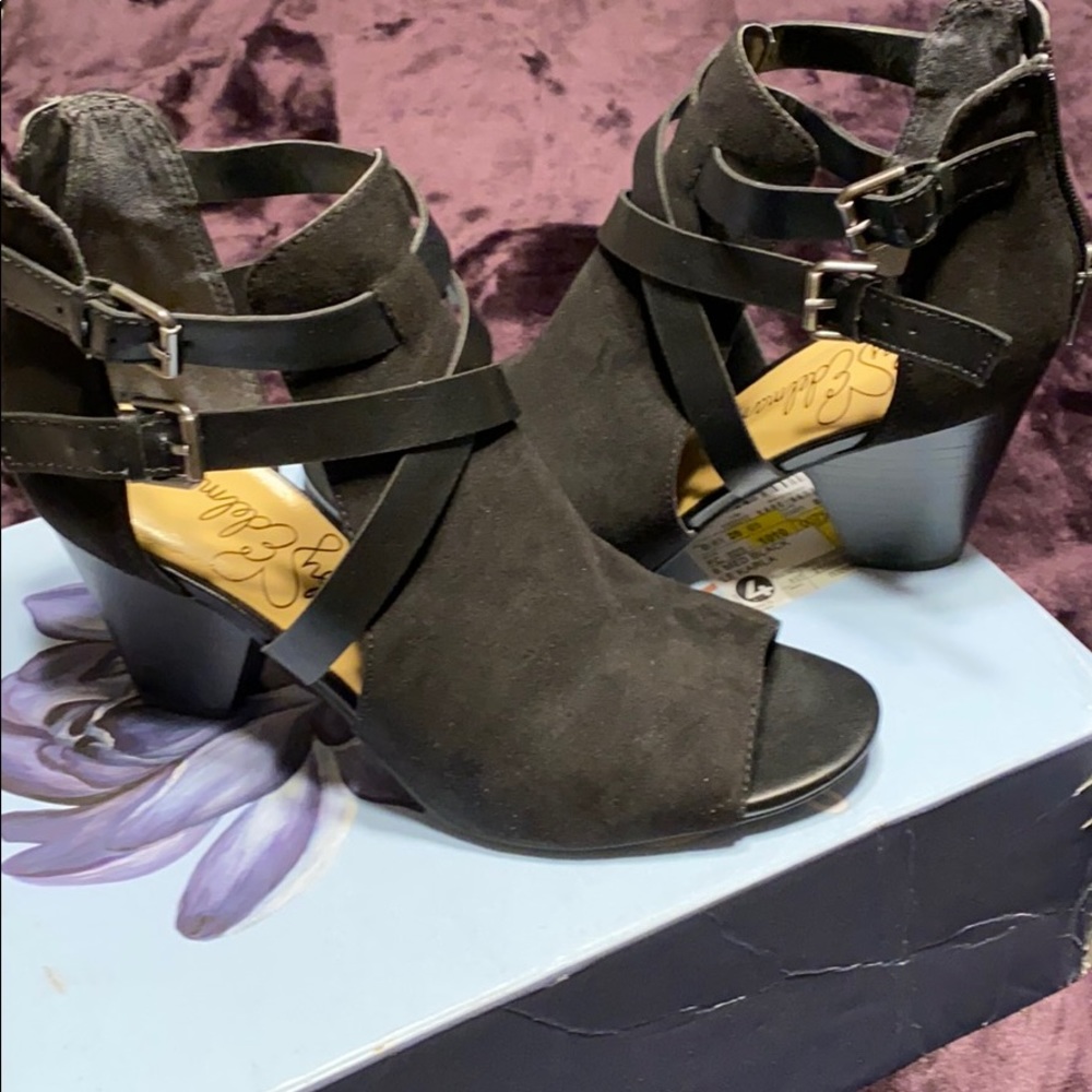 Peep toe bootie